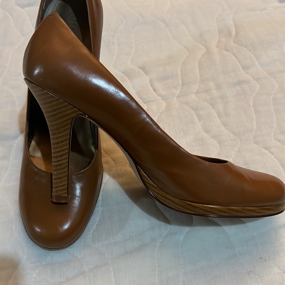 Women’s Size 11 Brown Pump Shoe - Picture 2 of 8